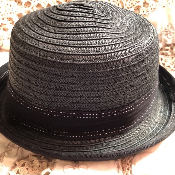 Women’s black hat with bow trim - Picture 2 of 3